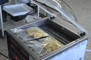 Vacuum packing machine