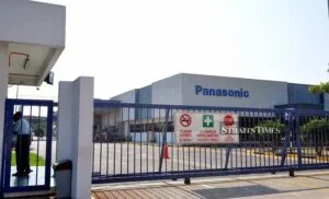 Worker at a Panasonic factory1
